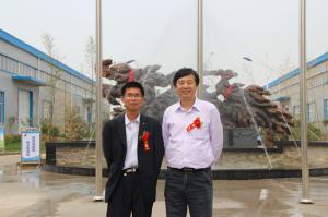 董事長(cháng)與水泥協(xié)會(huì )秘書(shū)長(cháng)孔祥忠